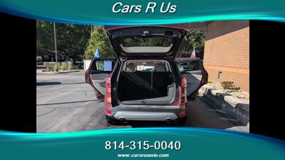2018 Ford Escape SEL   - Photo 9 - Erie, PA 16506