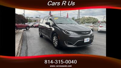 2018 Chrysler Pacifica Touring L   - Photo 4 - Erie, PA 16506