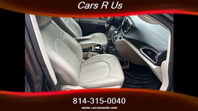 2018 Chrysler Pacifica Touring L   - Photo 14 - Erie, PA 16506