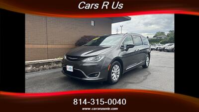2018 Chrysler Pacifica Touring L   - Photo 3 - Erie, PA 16506