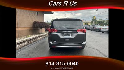 2018 Chrysler Pacifica Touring L   - Photo 9 - Erie, PA 16506