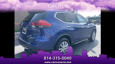 2017 Nissan Rogue SV   - Photo 4 - Erie, PA 16506