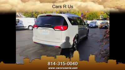 2017 Chrysler Pacifica Limited   - Photo 5 - Erie, PA 16506