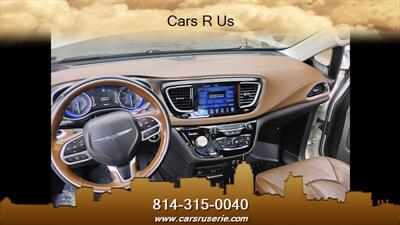 2017 Chrysler Pacifica Limited   - Photo 10 - Erie, PA 16506