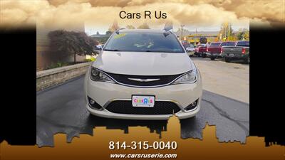 2017 Chrysler Pacifica Limited   - Photo 3 - Erie, PA 16506