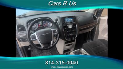 2012 Chrysler Town & Country Touring   - Photo 9 - Erie, PA 16506