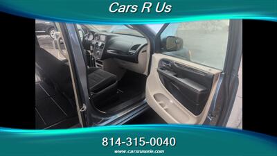 2012 Chrysler Town & Country Touring   - Photo 13 - Erie, PA 16506