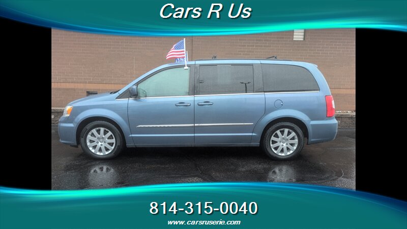2012 Chrysler Town & Country Touring's photo