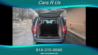 2012 Chrysler Town & Country Touring   - Photo 11 - Erie, PA 16506