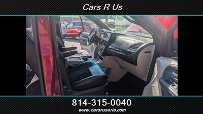 2015 Dodge Grand Caravan SXT   - Photo 6 - Erie, PA 16506