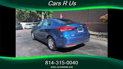 2017 Kia Forte LX   - Photo 5 - Erie, PA 16506