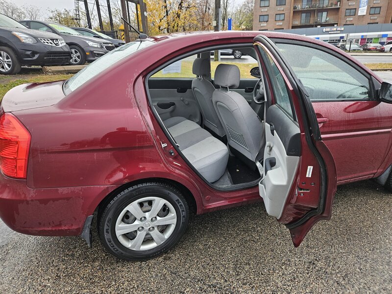 2009 Hyundai Accent GLS photo 13