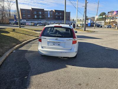 2010 Hyundai ELANTRA Touring SE   - Photo 3 - Philadelphia, PA 19111