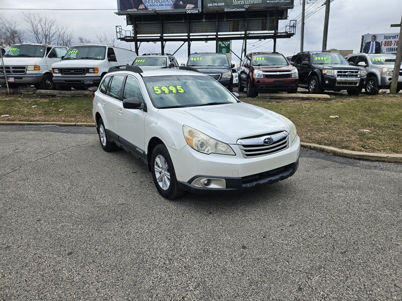 2010 Subaru Outback 2.5i photo 2