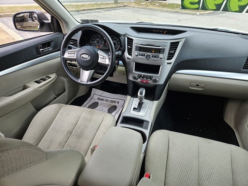 2010 Subaru Outback 2.5i photo 13