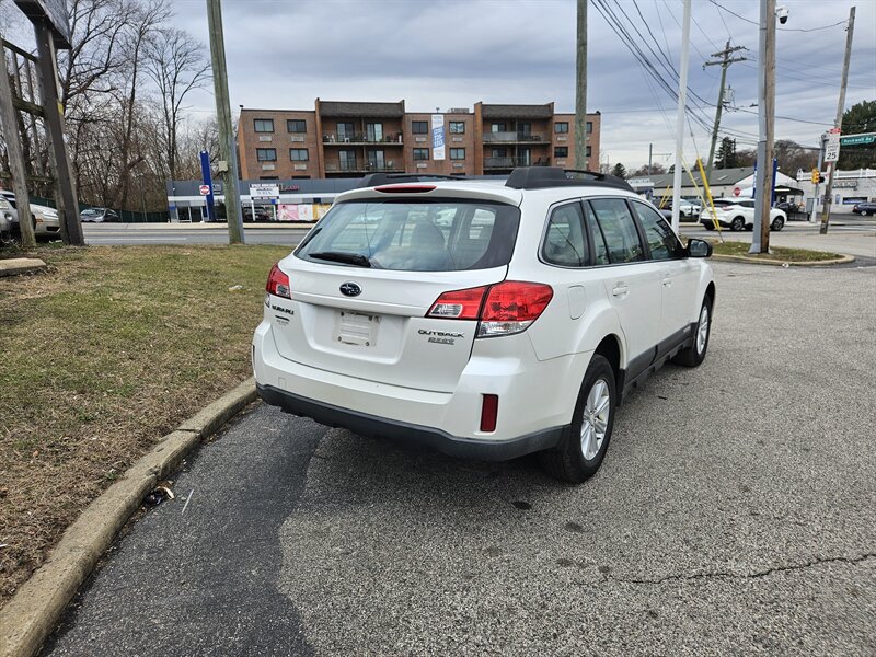 2010 Subaru Outback 2.5i photo 6