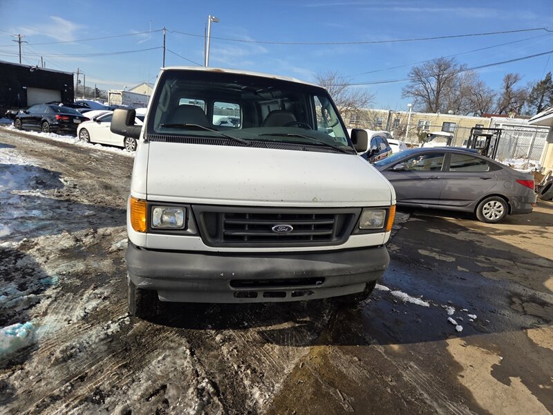 2004 Ford E-250  