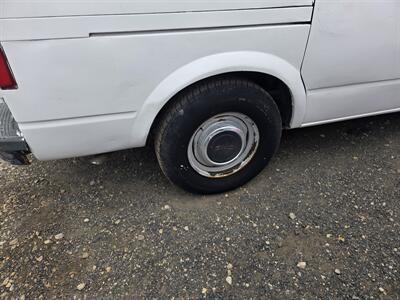 1999 GMC Safari SL   - Photo 8 - Philadelphia, PA 19111