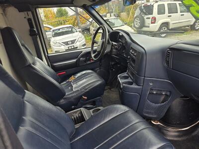 1999 GMC Safari SL   - Photo 10 - Philadelphia, PA 19111