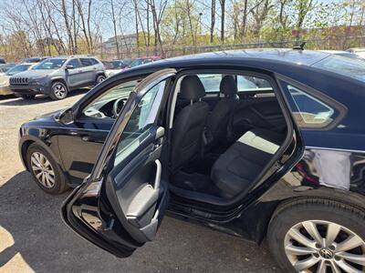 2012 Volkswagen Passat S PZEV   - Photo 13 - Philadelphia, PA 19111
