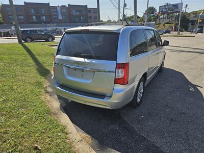 2011 Chrysler Town & Country Touring-L   - Photo 6 - Philadelphia, PA 19111