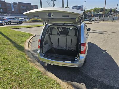 2011 Chrysler Town & Country Touring-L   - Photo 16 - Philadelphia, PA 19111