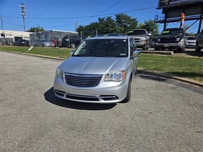 2011 Chrysler Town & Country Touring-L   - Photo 2 - Philadelphia, PA 19111