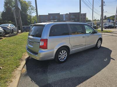 2011 Chrysler Town & Country Touring-L   - Photo 5 - Philadelphia, PA 19111