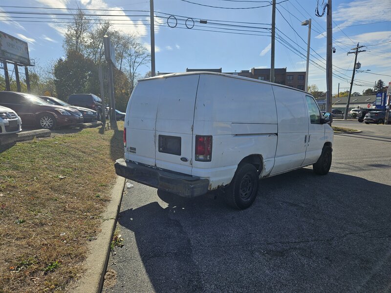 2005 Ford Econoline Van Commercial photo 4