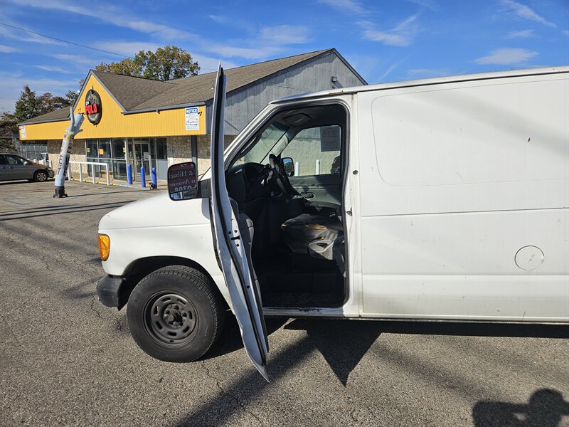 2005 Ford Econoline Van Commercial photo 6