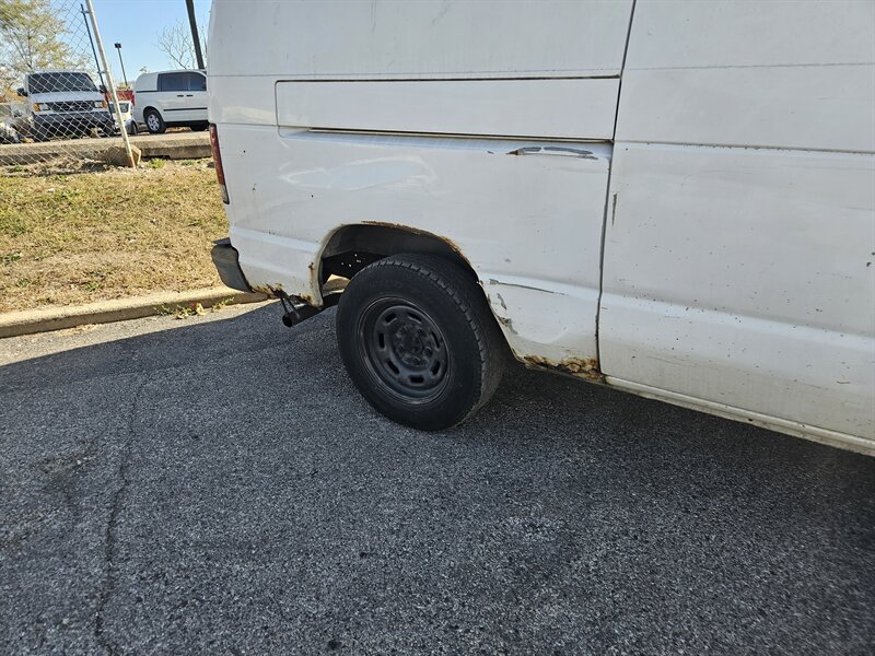 2005 Ford Econoline Van Commercial photo 11