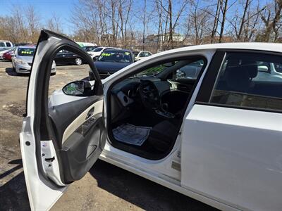 2014 Chevrolet Cruze LS Auto   - Photo 15 - Philadelphia, PA 19111