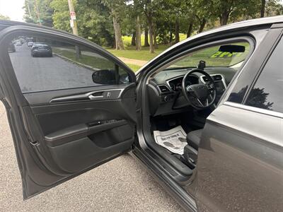 2016 Ford Fusion SE   - Photo 8 - Philadelphia, PA 19111