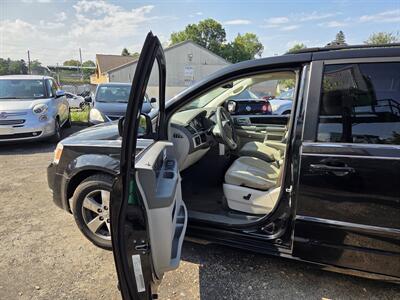 2009 Dodge Grand Caravan SXT   - Photo 12 - Philadelphia, PA 19111