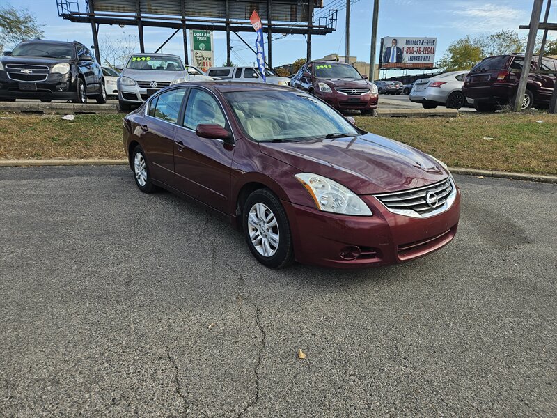 2011 Nissan Altima S photo 2