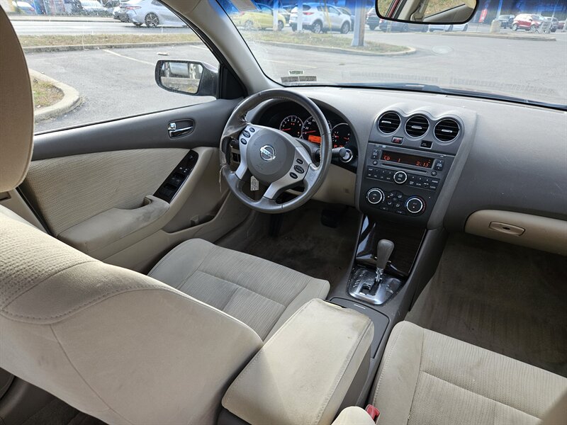 2011 Nissan Altima S photo 12