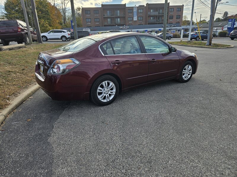 2011 Nissan Altima S photo 6