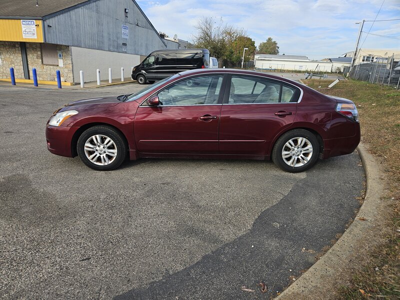 2011 Nissan Altima S photo 5