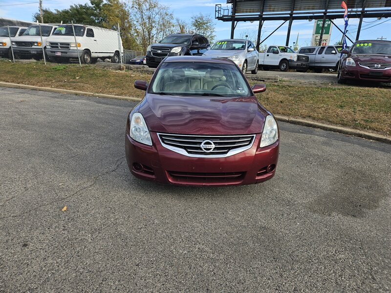 2011 Nissan Altima S photo 3