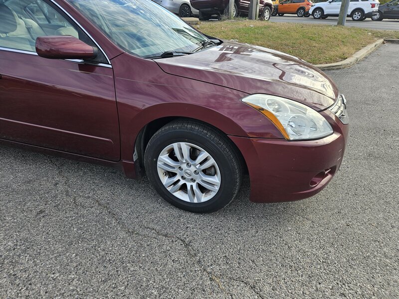 2011 Nissan Altima S photo 10