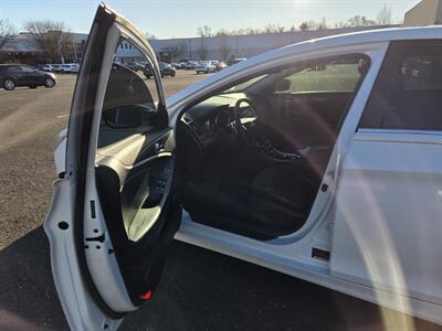 2011 Hyundai SONATA SE   - Photo 12 - Philadelphia, PA 19111