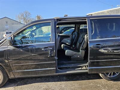 2017 Dodge Grand Caravan SXT   - Photo 12 - Philadelphia, PA 19111