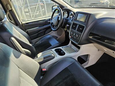 2017 Dodge Grand Caravan SXT   - Photo 10 - Philadelphia, PA 19111