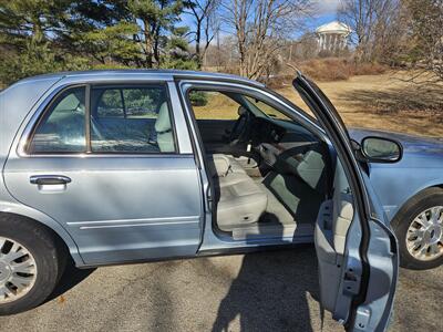 2005 Ford Crown Victoria LX   - Photo 9 - Philadelphia, PA 19111