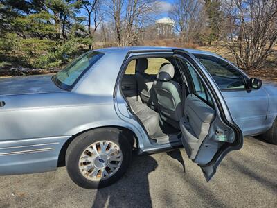 2005 Ford Crown Victoria LX   - Photo 10 - Philadelphia, PA 19111