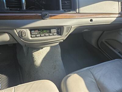 2005 Ford Crown Victoria LX   - Photo 15 - Philadelphia, PA 19111