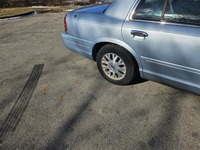 2005 Ford Crown Victoria LX   - Photo 8 - Philadelphia, PA 19111