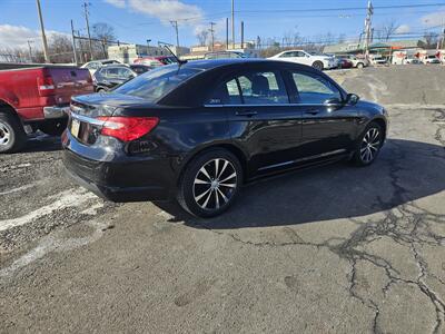 2013 Chrysler 200 Limited   - Photo 2 - Philadelphia, PA 19111