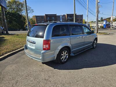 2010 Chrysler Town & Country Limited   - Photo 5 - Philadelphia, PA 19111