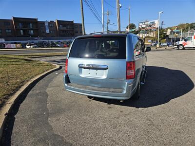 2010 Chrysler Town & Country Limited   - Photo 6 - Philadelphia, PA 19111